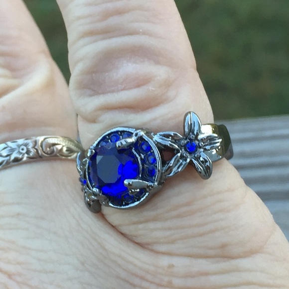 Blue Sapphire flower floral black gold fashion ring - Picture 7 of 8